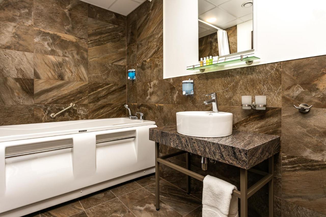 Adoryal Hotell Reval Esterno foto