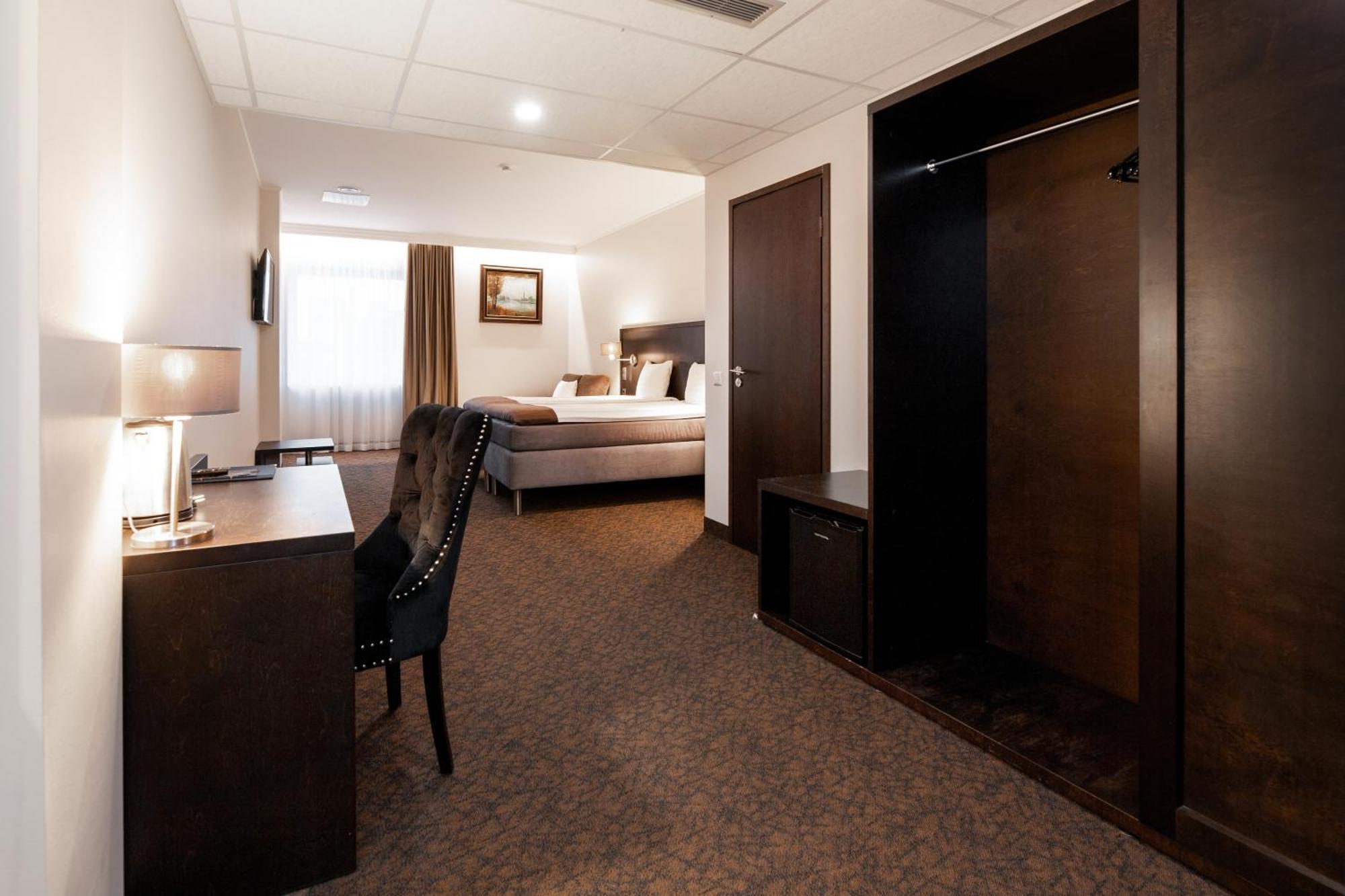 Adoryal Hotell Reval Esterno foto