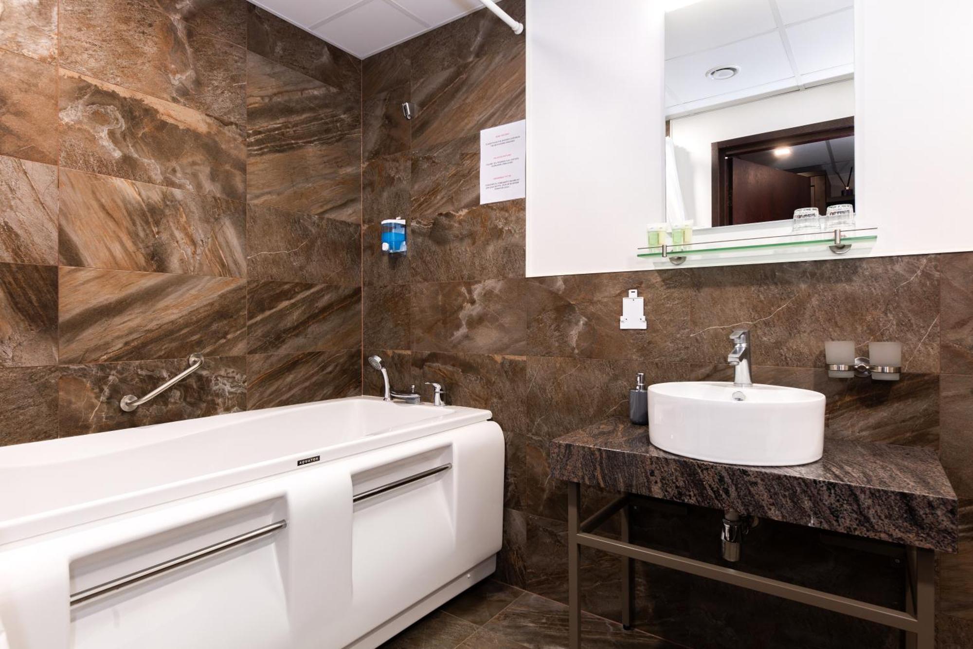 Adoryal Hotell Reval Esterno foto