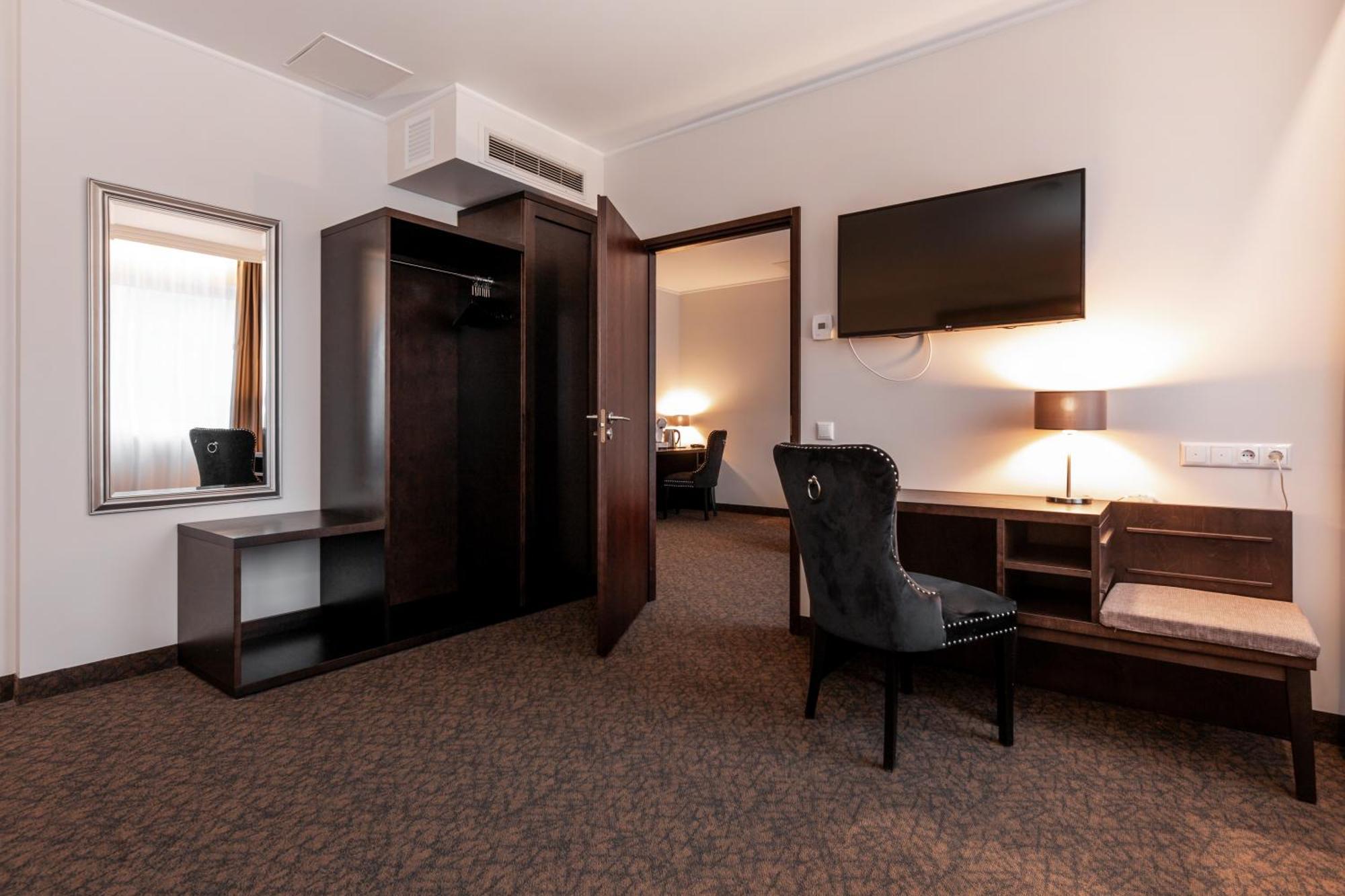 Adoryal Hotell Reval Esterno foto